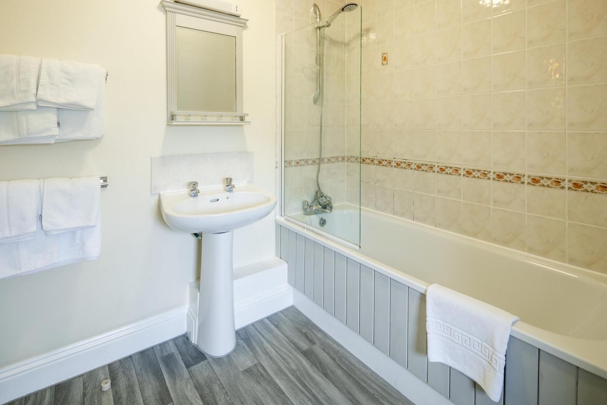 The Uplands Apartments Saint Helier ภายนอก รูปภาพ